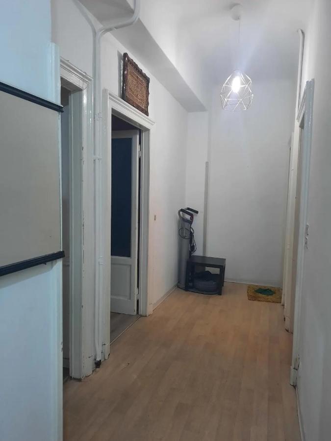 A Room In A Beautiful Apartment In The City Center Milan Exterior photo