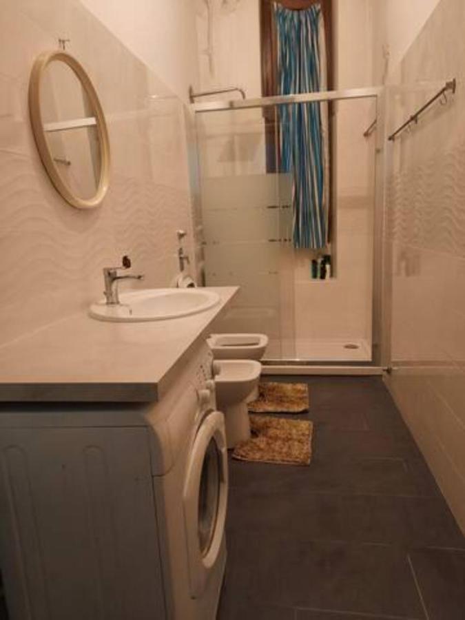 A Room In A Beautiful Apartment In The City Center Milan Exterior photo
