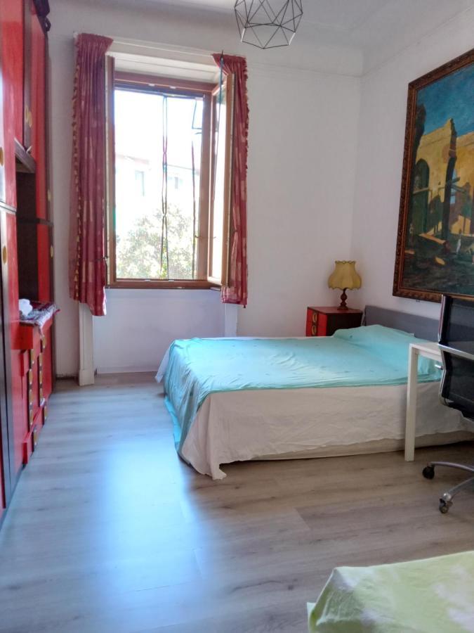 A Room In A Beautiful Apartment In The City Center Milan Exterior photo